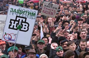 Την παρέμβαση του Πούτιν ζητούν τώρα οι δημοσιογράφοι του ρωσικού καναλιού