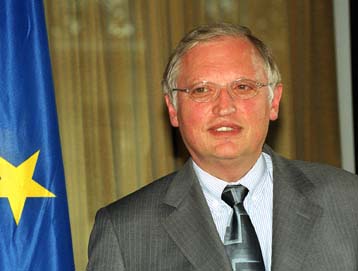 Μορατόριουμ επτά ετών στην ελεύθερη διακίνηση εργαζομένων προτείνει η Κομισιόν