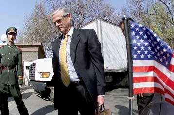 Το Πεκίνο απελευθερώνει το πλήρωμα του αμερικανικού EP-3