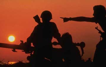 Ισραηλινά άρματα μάχης σφυροκοπούν στρατόπεδο Παλαιστίνιων προσφύγων