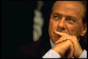 Ο Μπερλουσκόνι συνασπίζεται με το νεοφασιστικό κόμμα του Πίνο Ράουτι