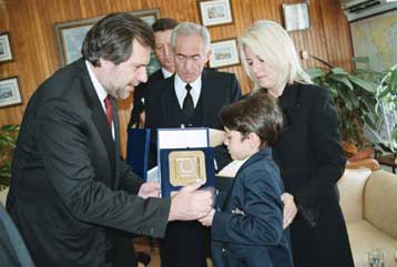 Ο Χρ.Παπουτσής τίμησε τα θύματα από την πτώση του ελικοπτέρου του ΕΚΑΒ