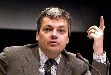 Σε μείωση των επιτοκίων κατά 0,25% αναμένεται να προχωρήσει η ΕΚΤ τη Μ. Τετάρτη