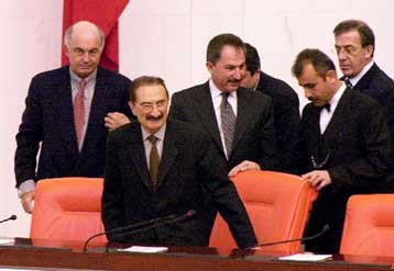 Στο κενό μία ακόμη πρόταση δυσπιστίας κατά της τουρκικής κυβέρνησης