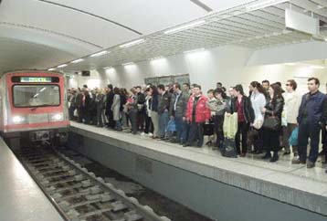 Οικονομικά τα αιτήματα των εργαζομένων στο μητροπολιτικό σιδηρόδρομο