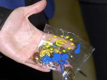 Μείωση της ανεργίας και οικονομική επιβράδυνση στην ευρωζώνη εκτιμά ο ΟΟΣΑ