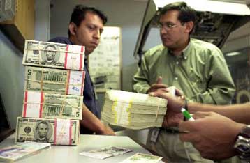 Ο Μπερλουσκόνι δίνει 38,1 δισ. δρχ. για να πάρει στη Μίλαν Μπέκαμ και Όουεν