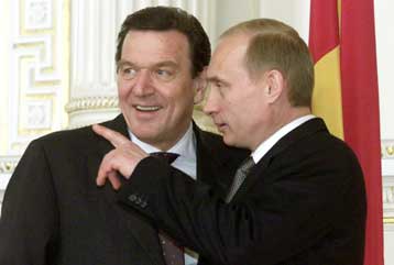 Σρέντερ – Πούτιν συζητούν εφ όλης της ύλης στη συνάντηση κορυφής στη Μόσχα