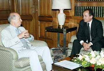 Mε το προεδρείο της ΓΣΕΕ συναντήθηκε ο πρωθυπουργός τη Μ.Δευτέρα