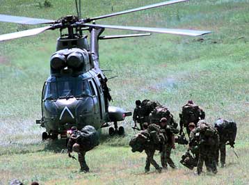 Δύο Βρετανοί στρατιώτες σκοτώθηκαν από συντριβή ελικοπτέρου στην Πρίστινα