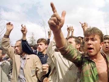 Ηρεμία ζητά ο Ετζεβίτ από τους διαδηλωτές – Φόβοι για νέες αντιδράσεις