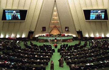 Επιδρομές σε σπίτια μελών της ιρανικής αντιπολίτευσης – Καταγγελίες από τα κόμματα