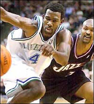 Συνεχίζει τη… μάχη η Βοστόνη