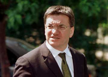 Ο Σημίτης ο χρήσιμος ηγέτης για τη χώρα, τονίζει ο υπουργός Παιδείας