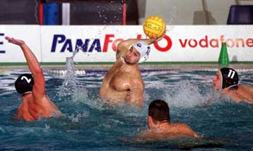 Ο Ολυμπιακός 9-7 τη Φερεντσβάρος, πέρασε στο φάιναλ φορ του Champions Cup