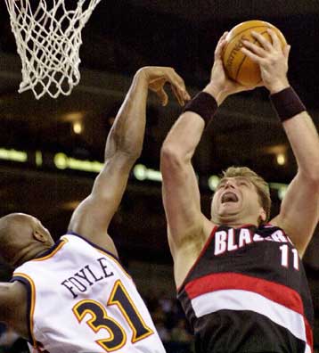 Καταδιώκουν τους Σπερς για την πρώτη θέση, πισωγύρισμα για Φοίνιξ