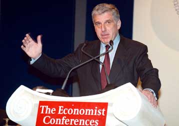 Χαμηλότερη του στόχου η ανάπτυξη, περικοπές δαπανών 1,3 τρισ. δρχ. από την κυβέρνηση