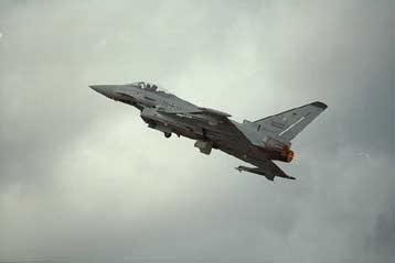 Όχι στις δαπάνες για εξοπλισμούς λέει το 66,9% των Ελλήνων