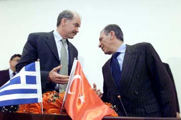 Ικανοποιημένος ο Γ.Παπανδρέου από τις συνομιλίες στην Αγκυρα