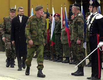 Ο Θορστάιν Σκιάκερ επικεφαλής της ειρηνευτικής δύναμης στο Κόσοβο