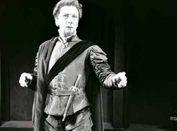 Πάνω από ένα εκατ. λίρες απέφερε η πώληση των αντικειμένων του Τζ.Γκίλγουντ