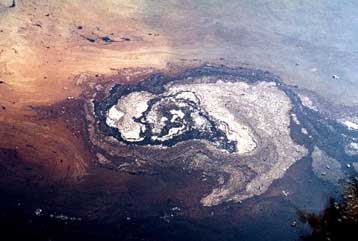 Περισυνελέγησαν τα καύσιμα που διέρρευσαν ύστερα από υπερχείλιση αγωγού πλοίου