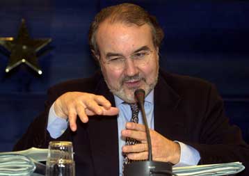 Συναντήσεις με Παπαντωνίου – Παπαδήμο για ευρώ και ανάπτυξη έχει ο επίτροπος