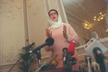 Η πρώην πρωθυπουργός του Πακιστάν κερδίζει την έφεση και δικάζεται εκ νέου