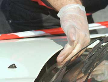 Στα ίχνη της 17Ν; Φορτηγάκι που χρησιμοποιήθηκε στη δολοφονία Σόντερς εξετάζει η Σκότλαντ Γιαρντ