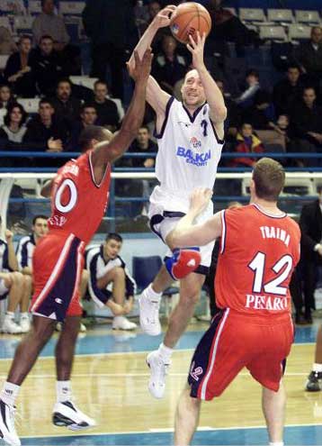 Συνεχίζουν Εφές, Βιλερμπάν και Σκαβολίνι στη Suproleague