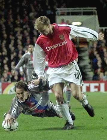 Η Αρσεναλ θα στερηθεί τις υπηρεσίες του Ολλανδού κόντρα στην Τότεναμ για το Κύπελλο