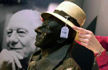 Στο σφυρί αντικείμενα του σερ Τζον Γκίλγουντ