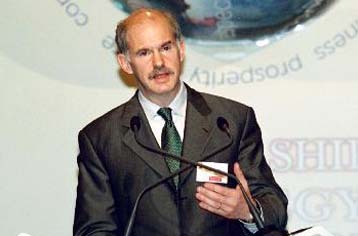 «Φωτιές» ανάβει η έκθεση της πρεσβείας εν όψει της επίσκεψης του ΥΠΕΞ