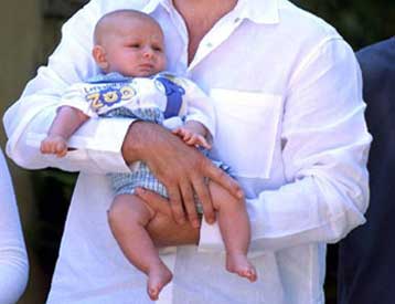 Αυξάνονται επικίνδυνα τα κρούσματα, προειδοποιεί η βρετανική αστυνομία