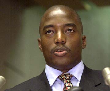 Ο Καμπιλά διαλύει την κυβέρνηση της χώρας