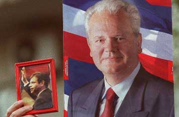 Την άμεση έκδοση του Μιλόσεβιτς ζητά η Ντελ Πόντε