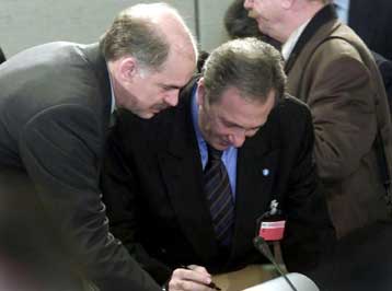 Ποικιλοτρόπως «υποδέχεται» τον Γ.Παπανδρέου η Αγκυρα