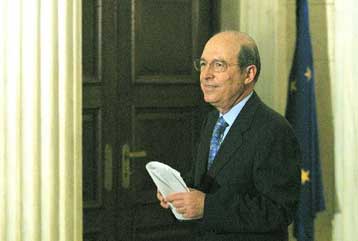 Σε ελληνοτουρκική προσέγγιση με περιορισμό των αμυντικών δαπανών προσβλέπει ο πρωθυπουργός