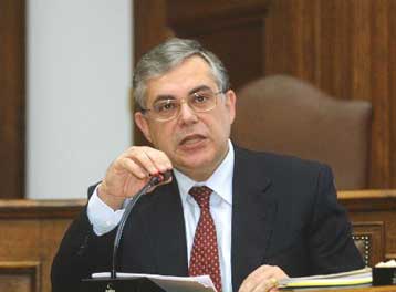 Η Ελλάδα πρέπει να προχωρήσει σε διαρθρωτικές τομές, τόνισε ο Λ.Παπαδήμος