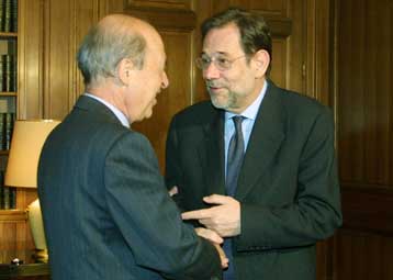 Αισιόδοξος ο Σολάνα μετά τις επαφές του με Παλαιστίνιους και Πέρες