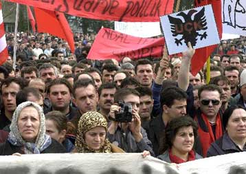 Συνομιλίες με την κυβέρνηση της ΠΓΔΜ ζητούν εκ νέου οι Αλβανοί αντάρτες