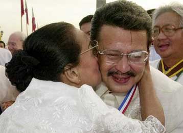 Ποινικές διώξεις θα ασκήσει εισαγγελέας στον τέως πρόεδρο των Φιλιππίνων