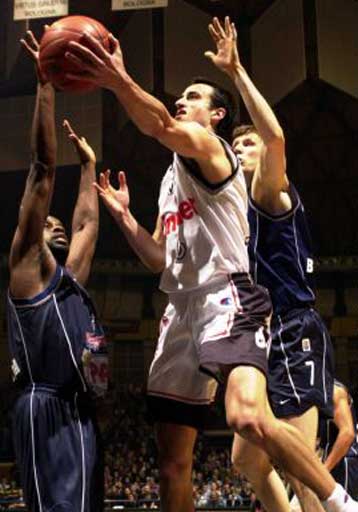 Η Κίντερ πήρε το εισιτήριο για τον τελικό της Euroleague, με τρίτη νίκη, 74-70, επί της Παφ