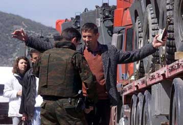 Σε «αντάρτικο πόλεων» ενδέχεται να στραφούν οι Αλβανοί, εκτιμούν τα Σκόπια