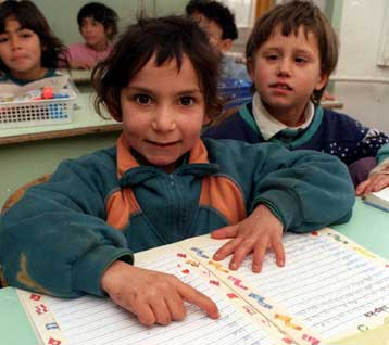 Η ξενοφοβία κυριαρχεί σε Αλβανία και ΠΓΔΜ, σύμφωνα με την αρμόδια Ευρωπαϊκή Επιτροπή