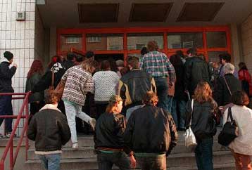 Στο 8,7% διαμορφώθηκε η ανεργία στους «12» το Φεβρουάριο