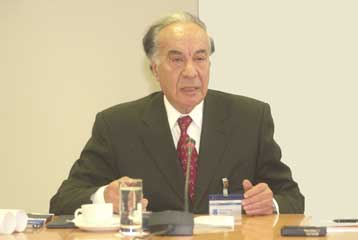 Επιταχύνετε τις διαρθρωτικές αλλαγές για να ενισχυθούν οι επιχειρήσεις