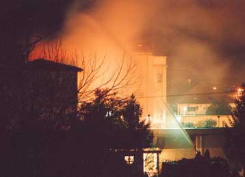 Έξι άνθρωποι έχασαν τη ζωή τους από φωτιά σε εστία