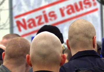 Σκίνχεντ χάραξαν αγκυλωτό σταυρό σε 15χρονη στο Ντίσελντορφ