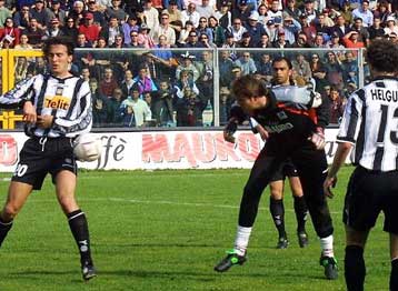 Στην ιστορία το γκολ του πορτιέρο της Ρετζίνα